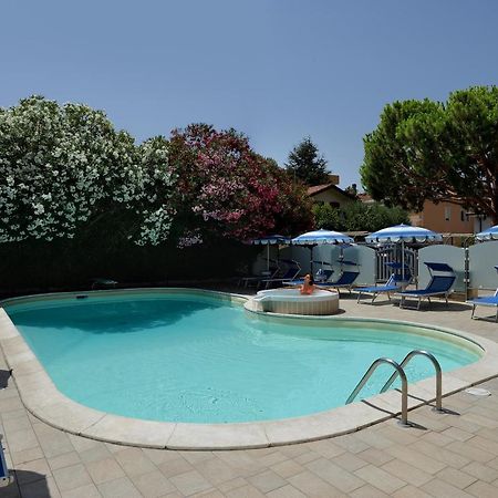Hotel Gaston Rimini Bagian luar foto