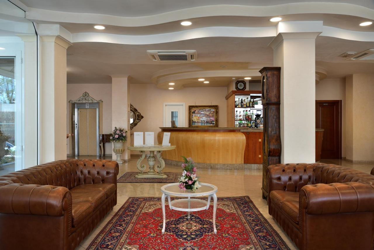 Hotel Gaston Rimini Bagian luar foto