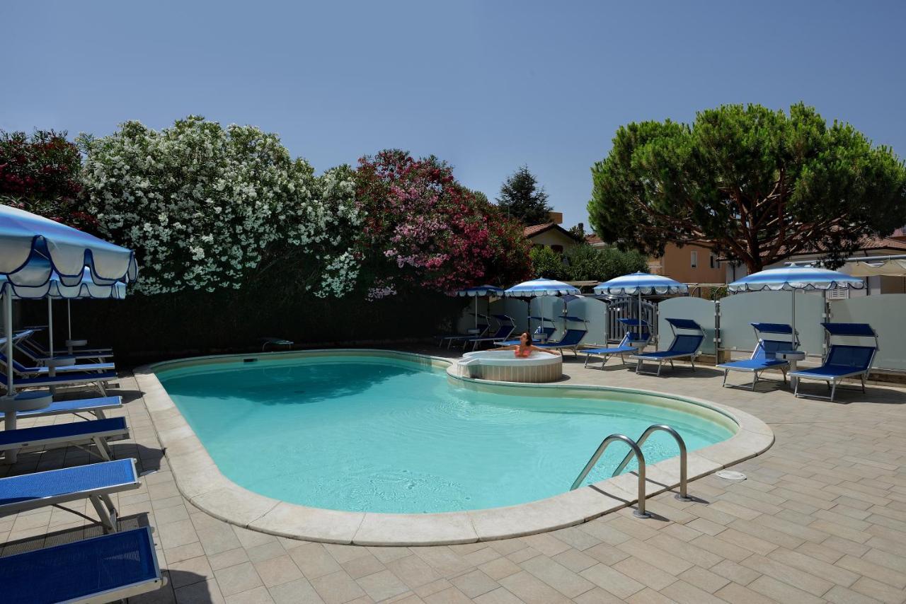 Hotel Gaston Rimini Bagian luar foto