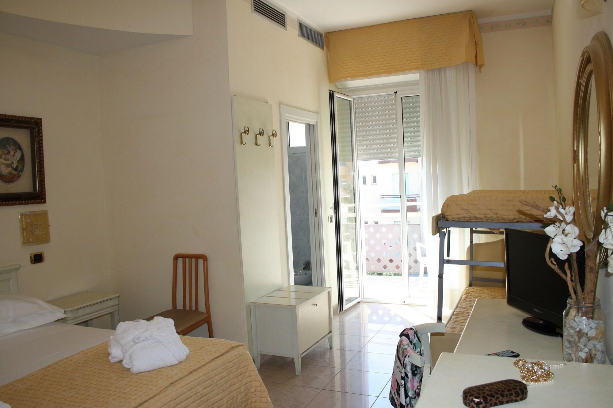 Hotel Gaston Rimini Bagian luar foto