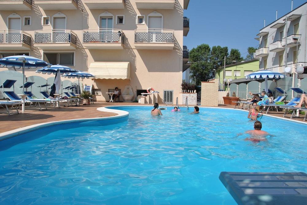 Hotel Gaston Rimini Bagian luar foto