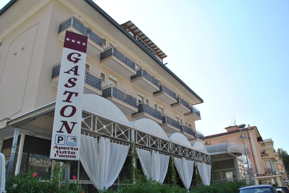 Hotel Gaston Rimini Bagian luar foto